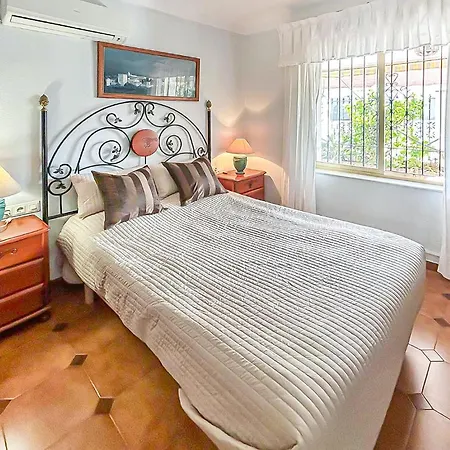 別荘 2 Bedroom Beautiful In ベナルマデナ